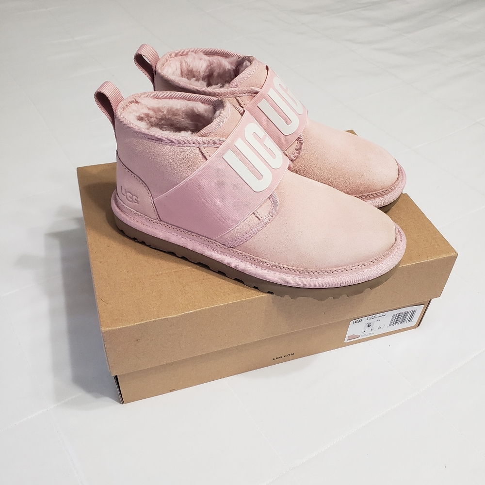 UGG Neumel ii Logo Boots. EUC Like New. Light Pink Sz6 womens
